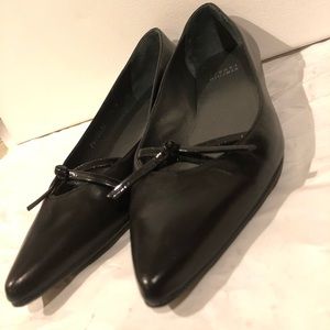Stuart Weitzman black flat worn only once Sz 7.5
